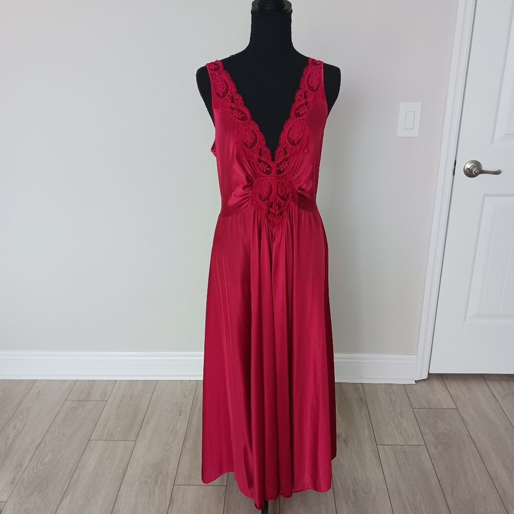 XL Vintage Red Wine Colored Olga Nightgown